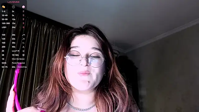 Snapshot of July_Slowdive chatting on 01/06/25, 02:25 July Slowdive online show from 01/06/25, 02:25