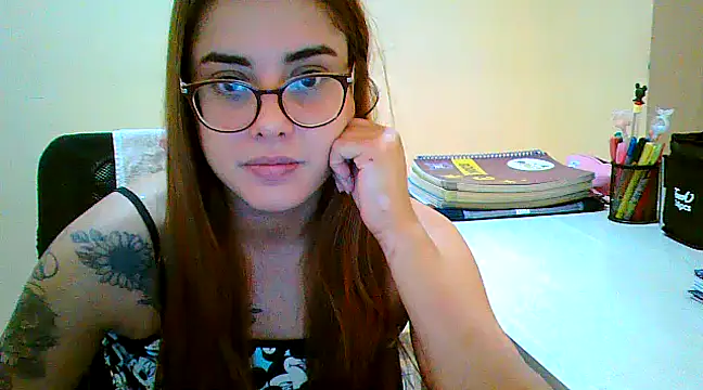 Snapshot of maliamiller chatting on 03/18/25, 01:12 maliamiller online show from 03/18/25, 01:12