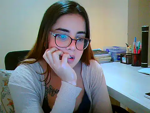 maliamiller online show from 11/08/25, 08:51