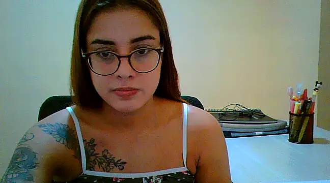 Snapshot of maliamiller chatting on 03/16/25, 06:20 maliamiller online show from 03/16/25, 06:20