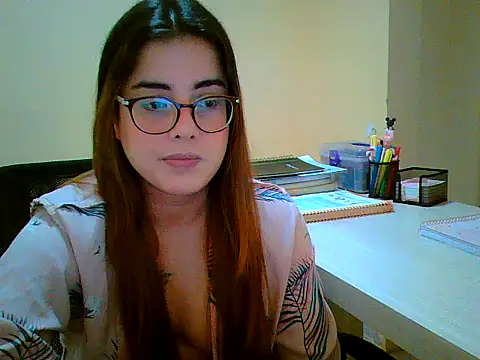 Snapshot of maliamiller chatting on 09/14/25, 12:33 maliamiller online show from 09/14/25, 12:33