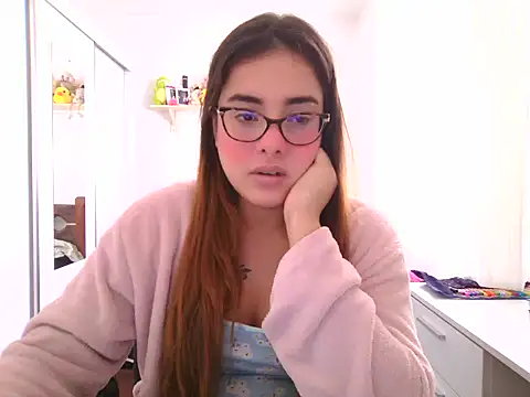 Snapshot of maliamiller chatting on 06/11/26, 01:30 maliamiller online show from 06/11/26, 01:30