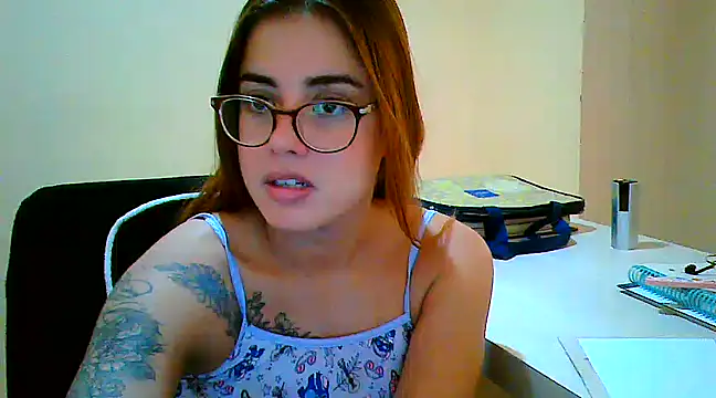 Snapshot of maliamiller chatting on 03/22/25, 04:26 maliamiller online show from 03/22/25, 04:26