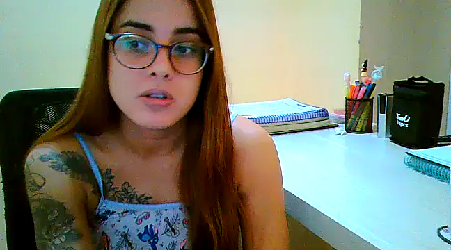 Snapshot of maliamiller chatting on 03/20/25, 07:25 maliamiller online show from 03/20/25, 07:25