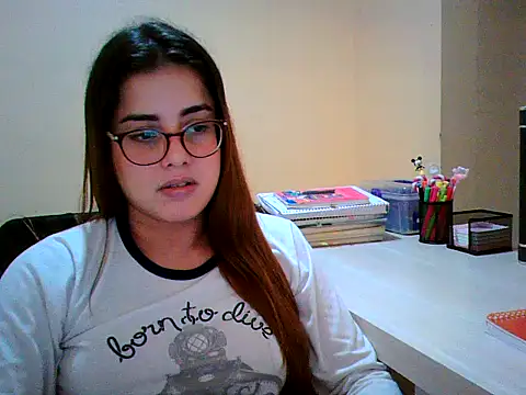 Snapshot of maliamiller chatting on 10/02/25, 04:27 maliamiller online show from 10/02/25, 04:27