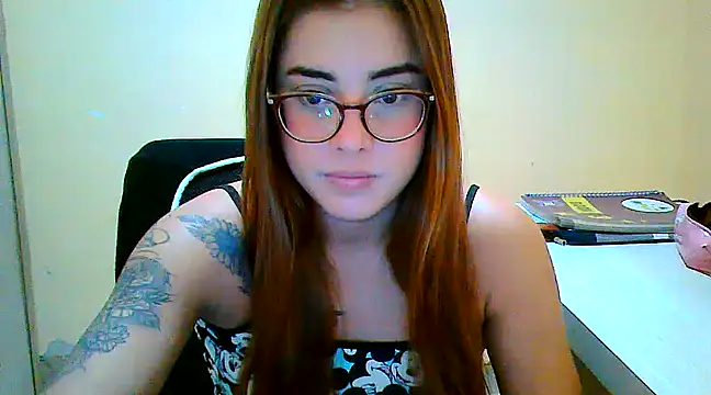 Snapshot of maliamiller chatting on 03/18/25, 04:29 maliamiller online show from 03/18/25, 04:29