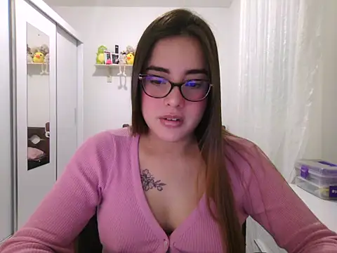 Snapshot of maliamiller chatting on 07/14/26, 02:05 maliamiller online show from 07/14/26, 02:05