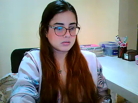 Snapshot of maliamiller chatting on 10/31/25, 11:44 maliamiller online show from 10/31/25, 11:44