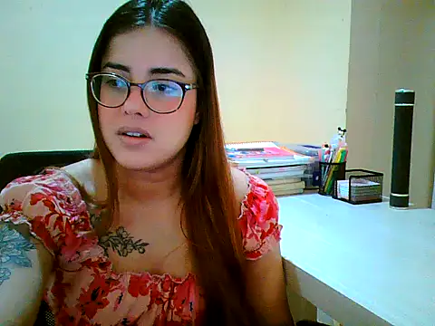 Snapshot of maliamiller chatting on 09/23/25, 12:12 maliamiller online show from 09/23/25, 12:12