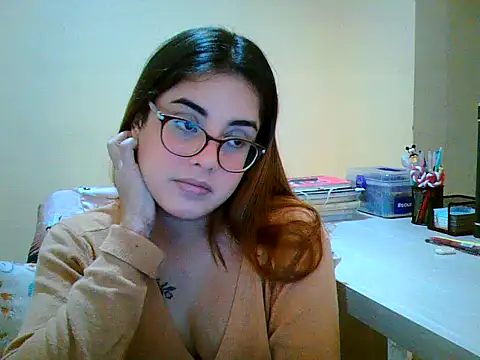 Snapshot of maliamiller chatting on 10/31/25, 03:03 maliamiller online show from 10/31/25, 03:03