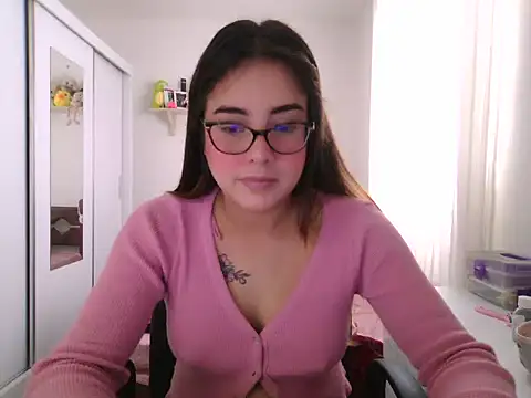 Snapshot of maliamiller chatting on 07/11/26, 03:01 maliamiller online show from 07/11/26, 03:01