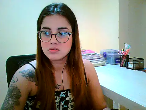 Snapshot of maliamiller chatting on 10/23/25, 08:57 maliamiller online show from 10/23/25, 08:57