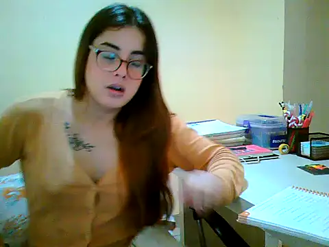 Snapshot of maliamiller chatting on 10/30/25, 06:23 maliamiller online show from 10/30/25, 06:23