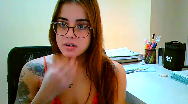 Snapshot of maliamiller chatting on 03/20/25, 10:32 maliamiller online show from 03/20/25, 10:32