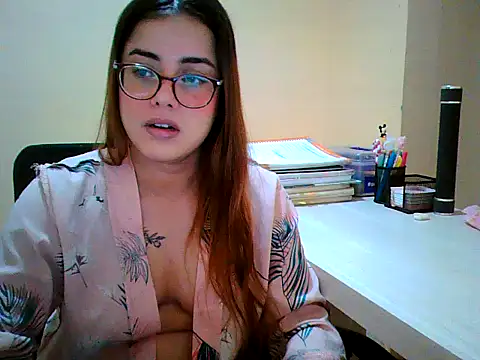 Snapshot of maliamiller chatting on 09/21/25, 03:28 maliamiller online show from 09/21/25, 03:28