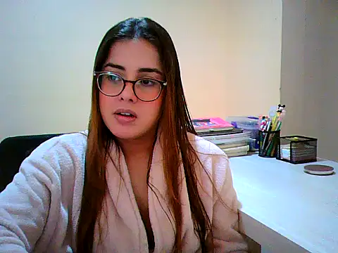 Snapshot of maliamiller chatting on 09/26/25, 10:38 maliamiller online show from 09/26/25, 10:38