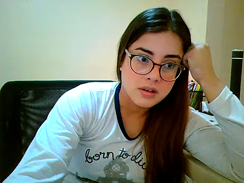 Snapshot of maliamiller chatting on 09/24/25, 02:23 maliamiller online show from 09/24/25, 02:23