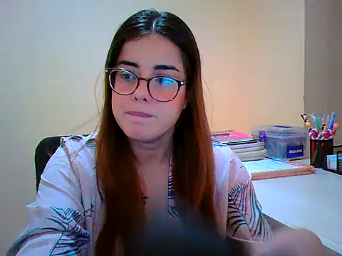 Snapshot of maliamiller chatting on 10/26/25, 06:19 maliamiller online show from 10/26/25, 06:19