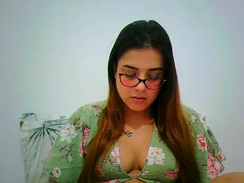 maliamiller online show from 04/18/26, 09:11