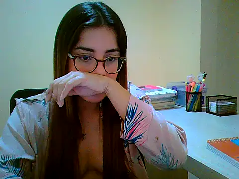 Snapshot of maliamiller chatting on 10/10/25, 07:42 maliamiller online show from 10/10/25, 07:42