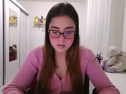 Snapshot of maliamiller chatting on 06/22/26, 09:01 maliamiller online show from 06/22/26, 09:01