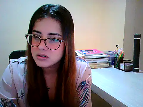 Snapshot of maliamiller chatting on 09/22/25, 01:06 maliamiller online show from 09/22/25, 01:06