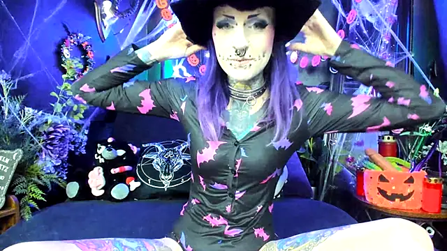 Snapshot of Purple_Coffin666 chatting on 10/11/25, 09:32 Purple Coffin666 online show from 10/11/25, 09:32