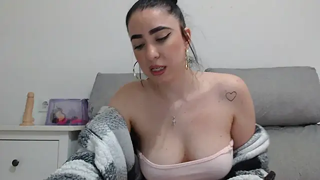 Snapshot of leilacam25 chatting on 11/13/25, 03:05 leilacam25 online show from 11/13/25, 03:05