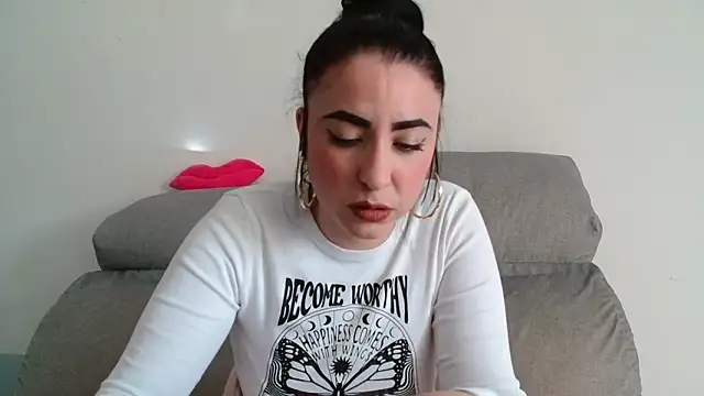 leilacam25 online show from 02/06/26, 03:30