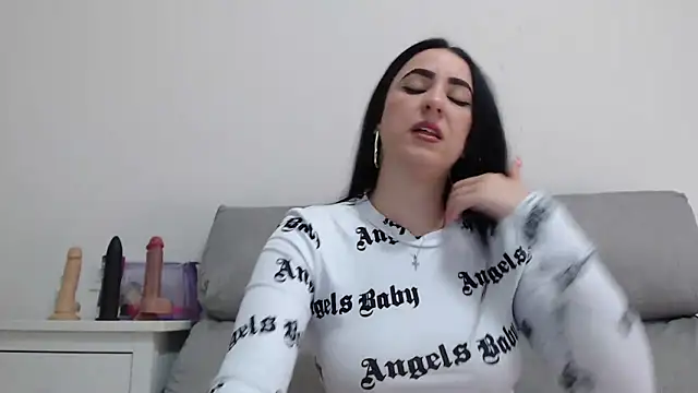 Snapshot of leilacam25 chatting on 11/14/25, 02:21 leilacam25 online show from 11/14/25, 02:21