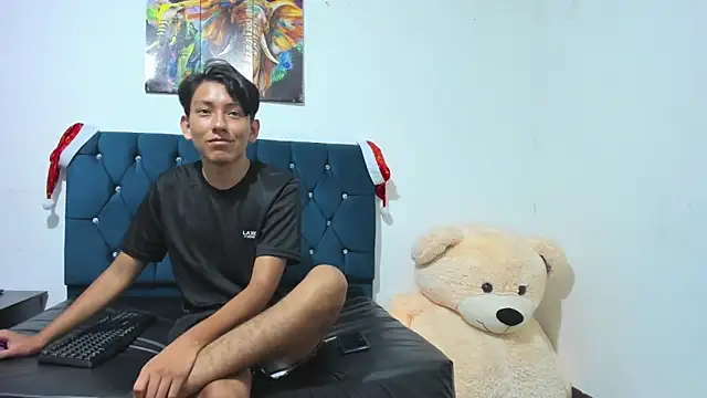 AXEL AND THOMAS online show from 12/25/24, 01:51