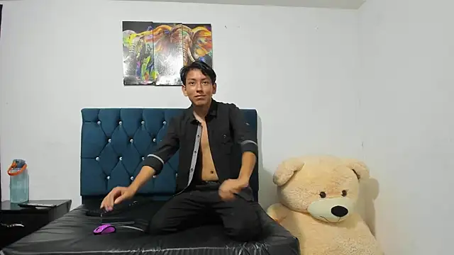 AXEL AND THOMAS online show from 01/10/25, 01:31