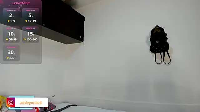  ashleymiller online show from 10/30/25, 07:00