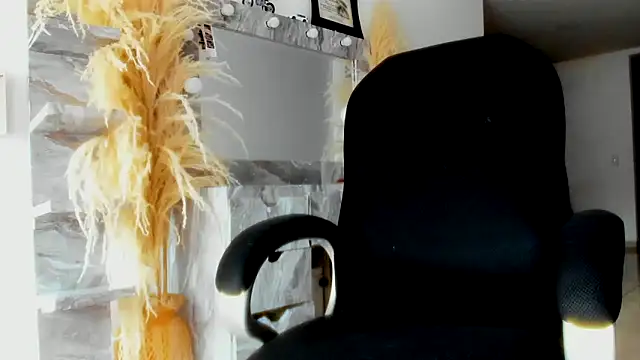 Snapshot of doll_celeste20 chatting on 04/06/26, 11:44 doll celeste20 online show from 04/06/26, 11:44