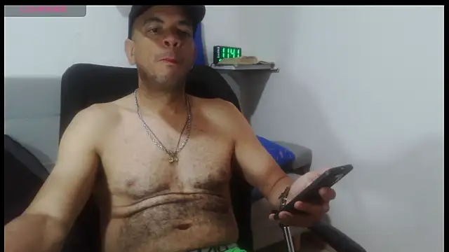 latinmartin73 online show from 04/18/26, 04:42