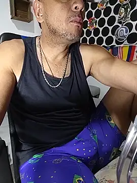Snapshot of latinmartin73 chatting on 06/20/26, 02:05 latinmartin73 online show from 06/20/26, 02:05