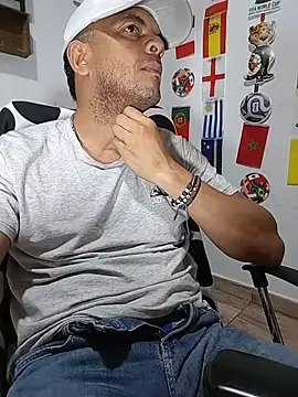 Snapshot of latinmartin73 chatting on 06/29/26, 04:41 latinmartin73 online show from 06/29/26, 04:41