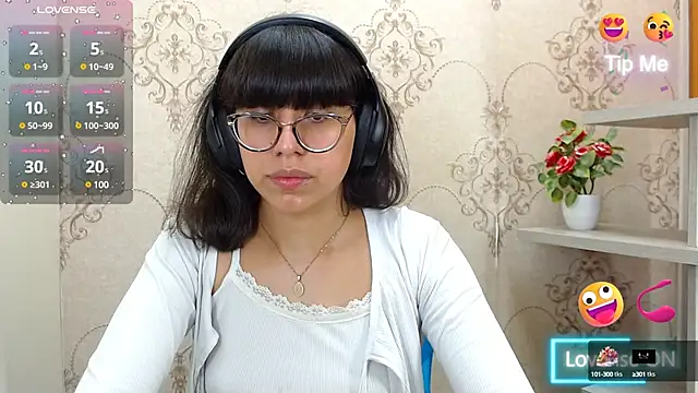 Snapshot of Nataly_Cloud chatting on 01/17/25, 12:52 Nataly Cloud online show from 01/17/25, 12:52