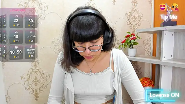 Snapshot of Nataly_Cloud chatting on 02/10/25, 01:01 Nataly Cloud online show from 02/10/25, 01:01