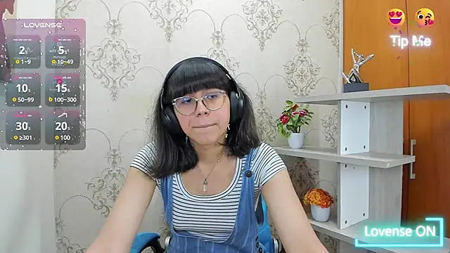 Snapshot of Nataly_Cloud chatting on 02/06/25, 12:26 Nataly Cloud online show from 02/06/25, 12:26