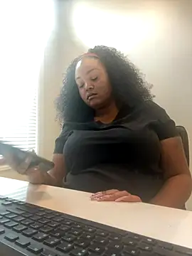 itsprettyfee online show from 09/18/25, 06:44