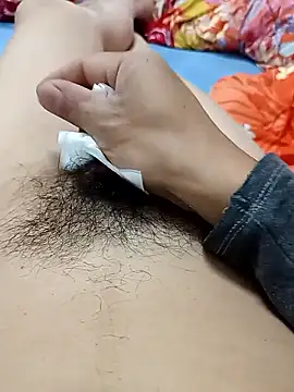 Snapshot of huzi518 chatting on 11/25/25, 10:54 huzi518 online show from 11/25/25, 10:54