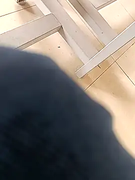 Snapshot of huzi518 chatting on 10/28/25, 02:34 huzi518 online show from 10/28/25, 02:34