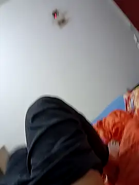 Snapshot of huzi518 chatting on 11/30/25, 02:07 huzi518 online show from 11/30/25, 02:07