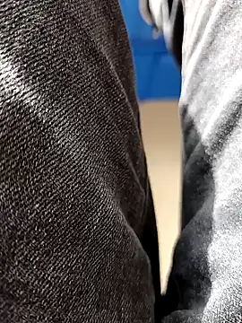 Snapshot of huzi518 chatting on 11/27/25, 02:45 huzi518 online show from 11/27/25, 02:45