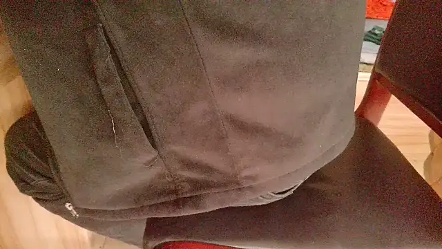 Snapshot of huzi518 chatting on 11/22/25, 06:56 huzi518 online show from 11/22/25, 06:56