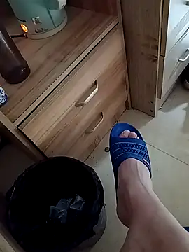 Snapshot of huzi518 chatting on 11/15/25, 03:21 huzi518 online show from 11/15/25, 03:21