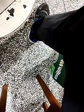 Snapshot of huzi518 chatting on 11/01/25, 10:42 huzi518 online show from 11/01/25, 10:42