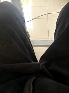 Snapshot of huzi518 chatting on 11/03/25, 03:34 huzi518 online show from 11/03/25, 03:34