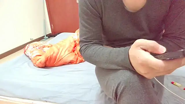 Snapshot of huzi518 chatting on 12/14/25, 01:23 huzi518 online show from 12/14/25, 01:23